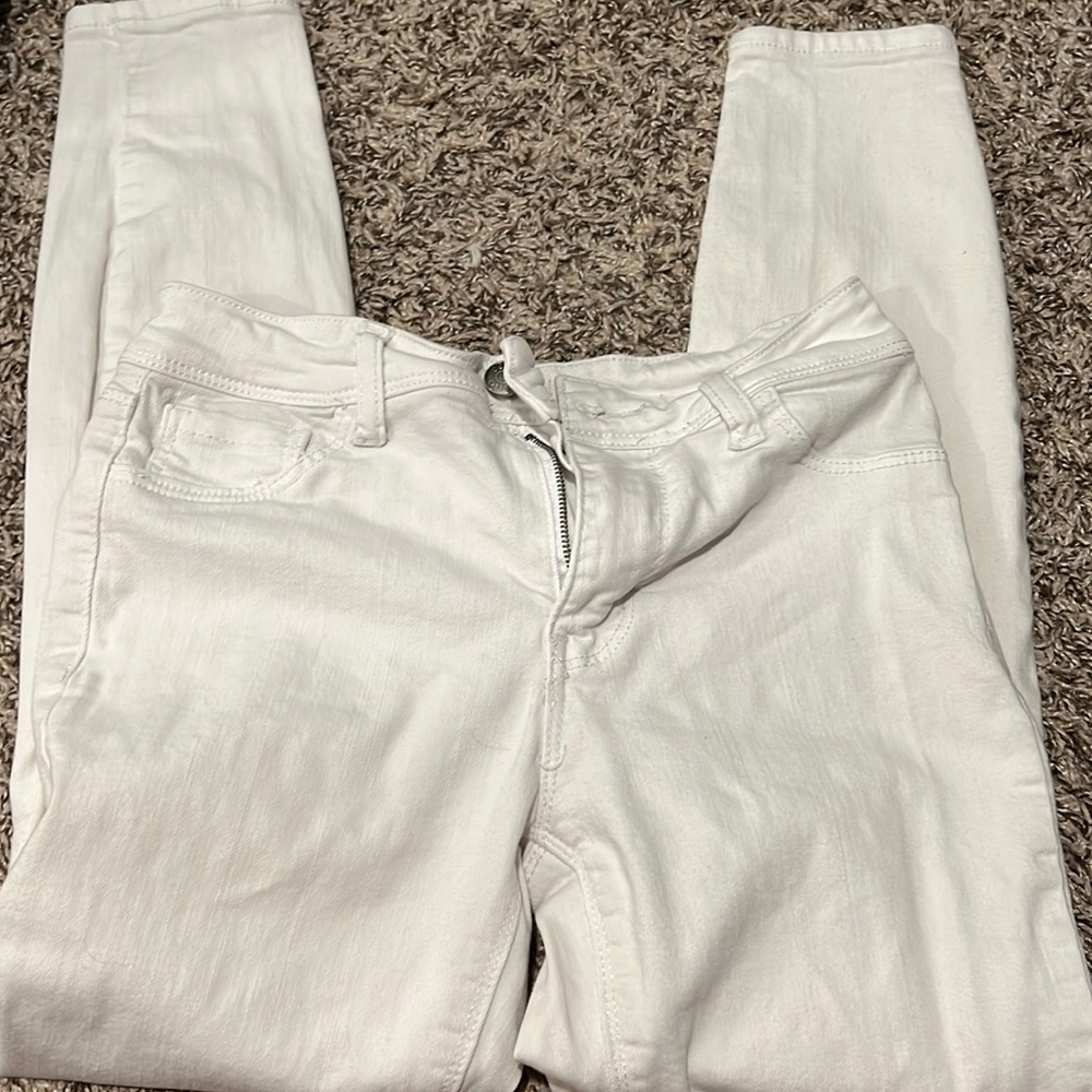 White skinny jeans